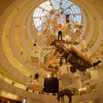 Papst mit Pferden im Guggenheim